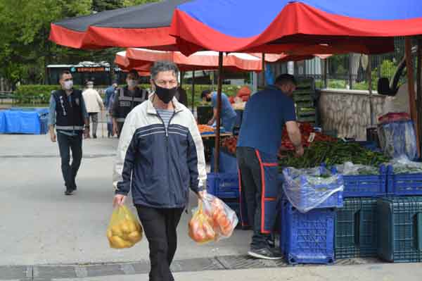 Arslan, “Bayağı uzun zamandır evdeydik. Böyle olması iyi oldu. Keşke 2 gün açabilsek. Cumartesi ve pazar günü açılsa satışlarımız daha iyi olur...