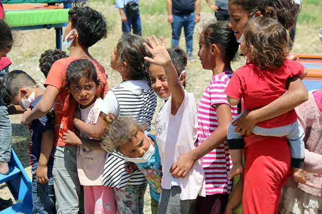 Hayır kelimesini çok yaşayan çocuklarımız. O yüzden ilk defa gördüler. Sabah oyun makinelerini kurarken bile çocuklar yoğun ilgi gösterdi. Çocukların unutamayacağı güzel bir anı oldu