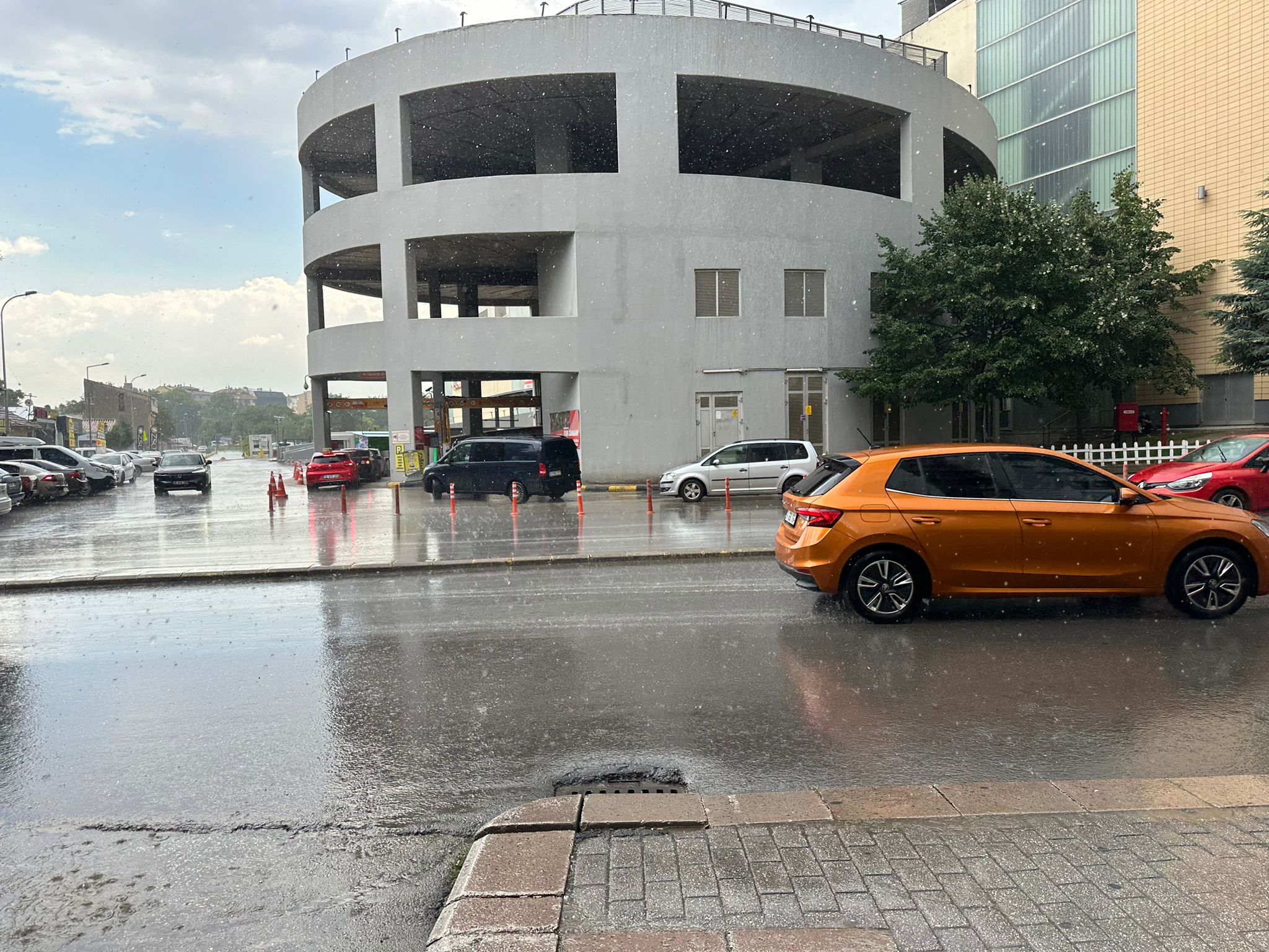 Meteoroloji 3. Bölge Müdürlüğü de Eskişehir bölgesini uyardı.