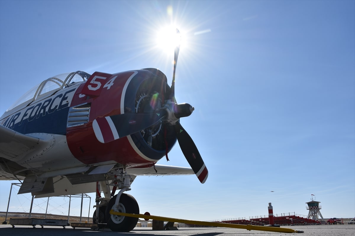 "Sivrihisar Hava Gösterileri 2023"de Türk Yıldızları ve akrobasi pilotu Semin Öztürk Şener'in yanı sıra 40'ı aşkın pilot 37 hava aracıyla gösteri yapacak. 