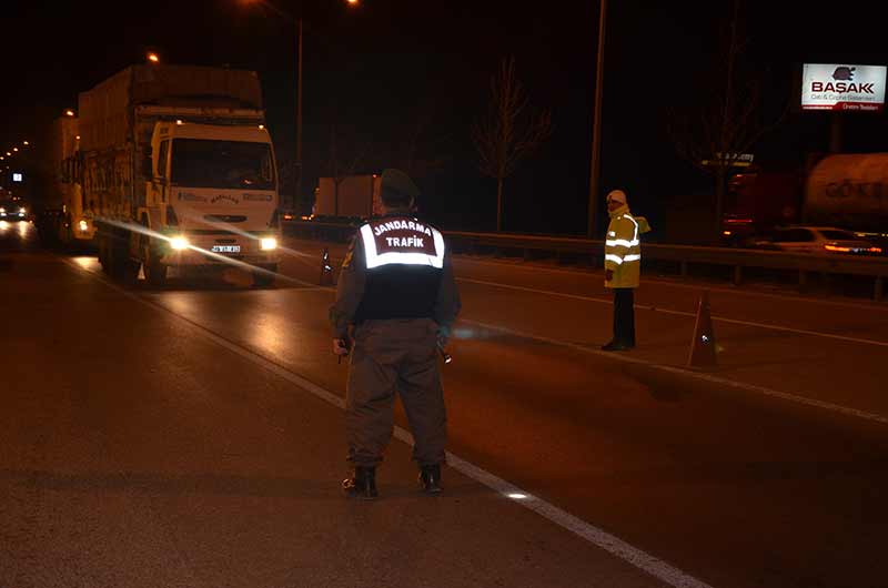 Eskişehir Emniyet Müdürlüğü ve Eskişehir İl Jandarma Komutanlığı, Eskişehir genelinde 405 jandarma ve 952 polisin katılımı ile asayiş uygulaması gerçekleştirdi. 