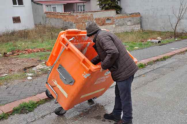 Hayvanları Koruma Yaşam Haklarını Savunma ve Yardımlaşma Derneği (Mancahane) Başkanı Nesrin Çiçek ise, "Umarım kamera görüntülerden şüpheliye ulaşılacaktır. Konunun takipçisi olacağız. Hayvan sevmiyor olabilirsiniz. Aile ve toplum tarafından yanlış bilgilendirilebilirsiniz. Teknoloji çağındayız. Eskişehir’de veteriner hekimlerimiz çok. Hayvanlarla ilgili doğru bilgiler alınırsa bu tür olayların çözüleceğini düşünüyorum. Hayvan sevgisinden uzaklaşmayın”