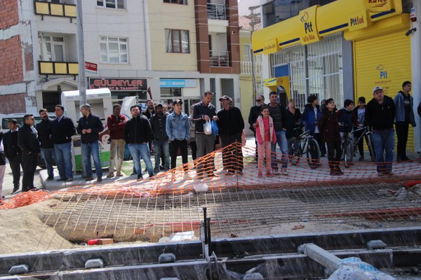 Öte yandan, 112 ekiplerine teslim edilen İbrahim Akın epilepsi hastalığı nedeniyle kendisine hiç kimsenin iş vermediğini belirterek, tuvalet yıkamaya bile razı olduğunu söyledi. 