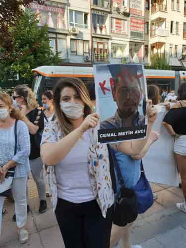 Eril söylemlerle sözleşmenin gereğini yapmayan kolluk kuvvetlerine, erkek yargıya, AKP hükümetine, Cemal Metin Avcı’ya hep birlikte Pınar Gültekin’in ve tüm kadınların katledilişinin hesabını soracağız...