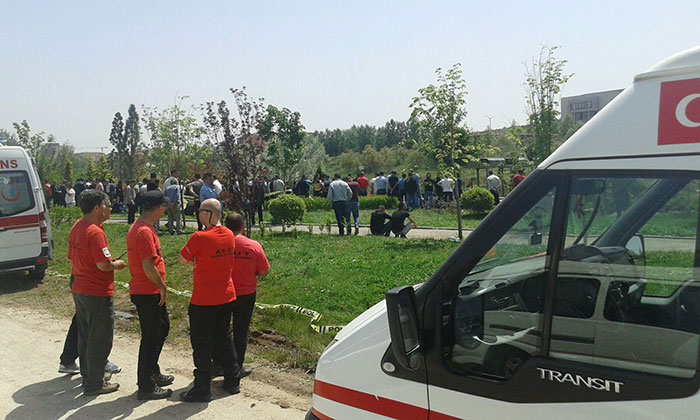 Eskişehir'de dün 'okula gidiyorum' diyerek evden ayrılan ve bir daha haber alınamayan Yavuz Demir isimli genç çocuğun Porsuk Çayında cesedine ulaşıldı. 