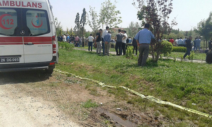 Eskişehir'de dün 'okula gidiyorum' diyerek evden ayrılan ve bir daha haber alınamayan Yavuz Demir isimli genç çocuğun Porsuk Çayında cesedine ulaşıldı. 