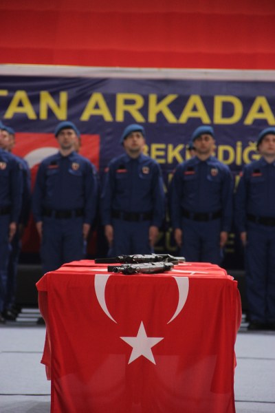 Eskişehir İl Jandarma Komutanlığında vatani görevlerini başarıyla tamamlayan 77 kısa dönem erler, gerçekleştirilen tören ile yemin etti. 