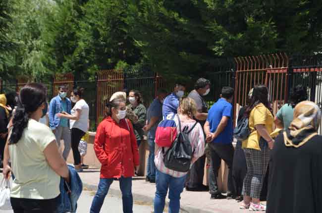 Maskeyle soru çözmekte zorlanmadığını kaydeden Çetinceviz, “Maskeyle soru çözmek aslında kolaydı çünkü evde deneme yaparken de ben maskeyle çözüyordum yani alışmıştım” diye konuştu.