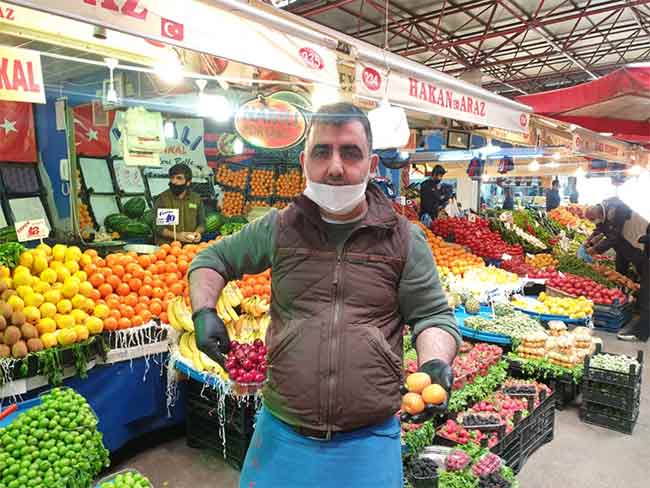 Mesela bir ürün 2 TL ise 4 TL oldu, 3 TL ise 6 TL oldu şu anda yani yüzde 100 bir zam var” şeklinde konuştu