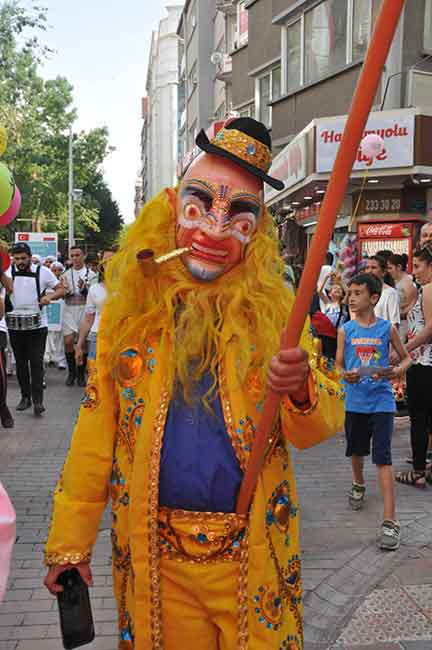 Eskişehir Sivrihisar Belediyesi tarafından düzenlenen Uluslararası Nasreddin Hoca Kültür ve Sanat Festivali’ne Eskişehir Korteji ile start verildi. Vilayet Meydanı’nda başlayan gösteriler ve kortej yürüyüşü renkli görüntülere sahne oldu