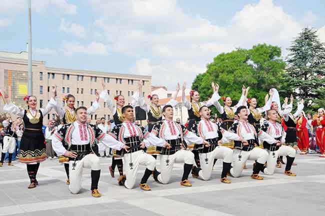 Eskişehir Sivrihisar Belediyesi tarafından düzenlenen Uluslararası Nasreddin Hoca Kültür ve Sanat Festivali’ne Eskişehir Korteji ile start verildi. Vilayet Meydanı’nda başlayan gösteriler ve kortej yürüyüşü renkli görüntülere sahne oldu