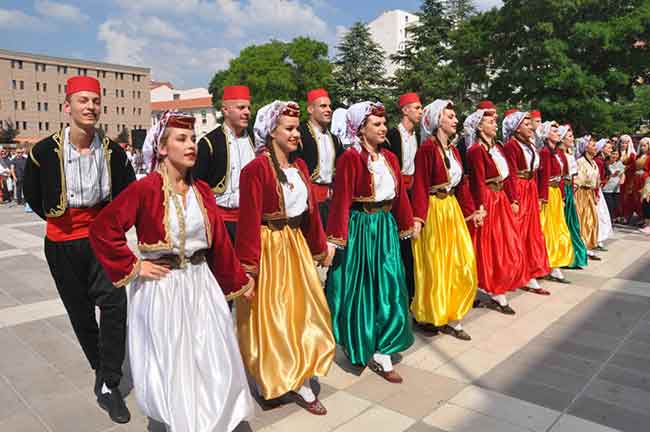 Eskişehir Sivrihisar Belediyesi tarafından düzenlenen Uluslararası Nasreddin Hoca Kültür ve Sanat Festivali’ne Eskişehir Korteji ile start verildi. Vilayet Meydanı’nda başlayan gösteriler ve kortej yürüyüşü renkli görüntülere sahne oldu