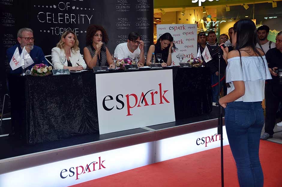 Espark Alışveriş Merkezi, Eskişehir’de ‘Model of Celebrity’ jüri ekibini konuk etti. 