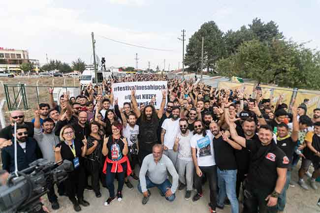 Eskişehir gündeminde dün bolca yer alan Milyonfest Eskişehir, ilk gününde "müziğe devam" dedi...