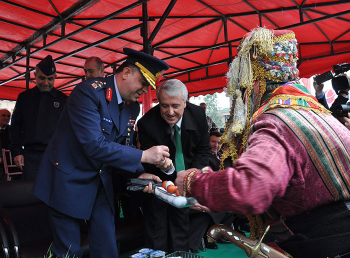 Türk Dünyasının yeni yılın başlangıcı olarak kabul ettiği Nevruz Bayramı, Eskişehir Valilik Meydanında yapılan etkinliklerle kutlandı. 