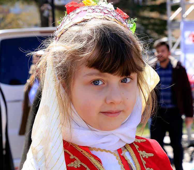 Türk Dünyası'nın yeni yılın başlangıcı olarak kabul ettiği Nevruz Bayramı, Valilik Meydanı'nda çeşitli etkinliklerle kutlandı. 