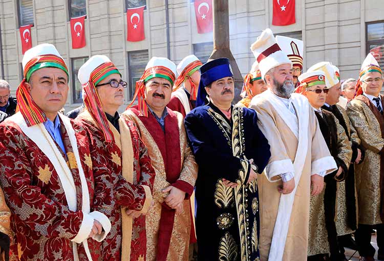 Türk Dünyası'nın yeni yılın başlangıcı olarak kabul ettiği Nevruz Bayramı, Valilik Meydanı'nda çeşitli etkinliklerle kutlandı. 