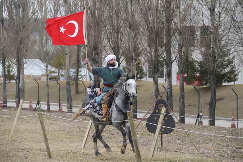 Eskişehir Valiliği, Türk Dünyası Vakfı ile Anadolu Üniversitesi tarafından Türk Dünyası Bilim, Kültür ve Sanat Merkezi'nde nevruz etkinliği düzenlendi.