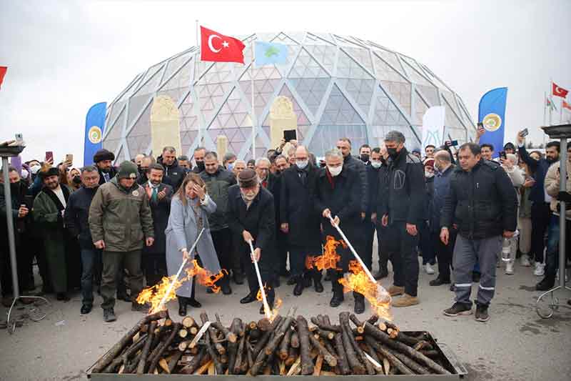 Nevruz, zengin kültürün değerlerini ve çeşitliliğini yansıtan, kardeş Türk cumhuriyetleriyle aramızdaki milli ve kültürel bağlarımızı pekiştiren, geçmişten günümüze büyük bir coşkuyla kutladığımız ve geleceğe taşıma azminde olduğumuz önemli zenginliklerimizdendir. 