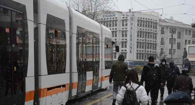 ...ilgililerin ve tarımla uğraşan vatandaşların dikkatli ve tedbirli olması gerekmektedir" denildi.