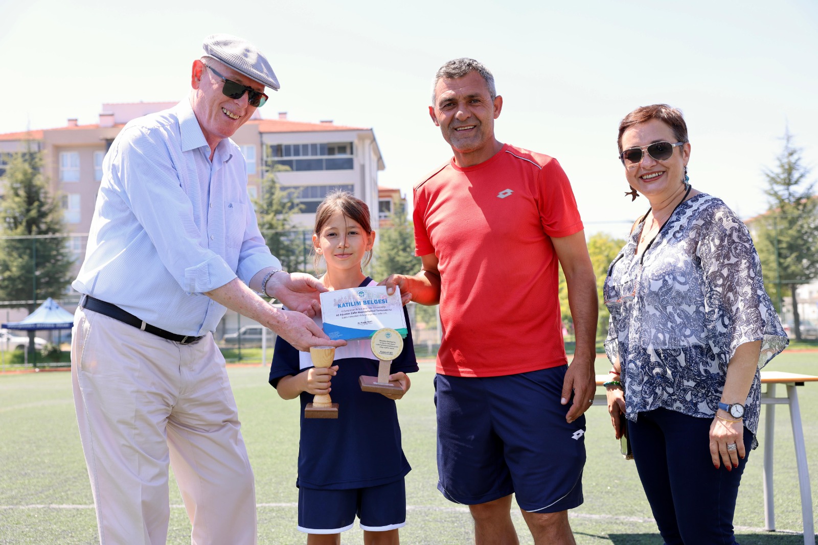 Odunpazarı Belediyesi 30 Ağustos Zafer Kupası müsabakaları, büyük bir coşkuyla gerçekleştirildi. Hasan Doğan Spor Tesisleri'nde yapılan turnuva, Odunpazarı Belediyesi Spor İşleri Müdürlüğü tarafından gerçekleştirildi.