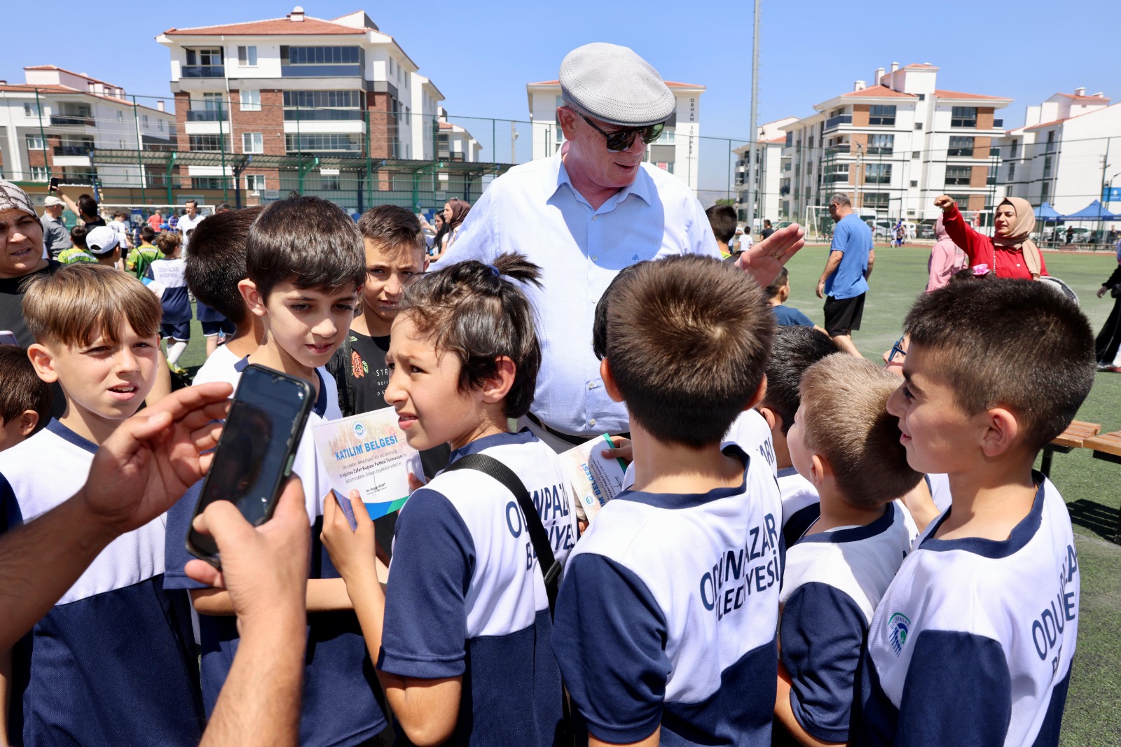 Odunpazarı Belediyesi 30 Ağustos Zafer Kupası müsabakaları, büyük bir coşkuyla gerçekleştirildi. Hasan Doğan Spor Tesisleri'nde yapılan turnuva, Odunpazarı Belediyesi Spor İşleri Müdürlüğü tarafından gerçekleştirildi.