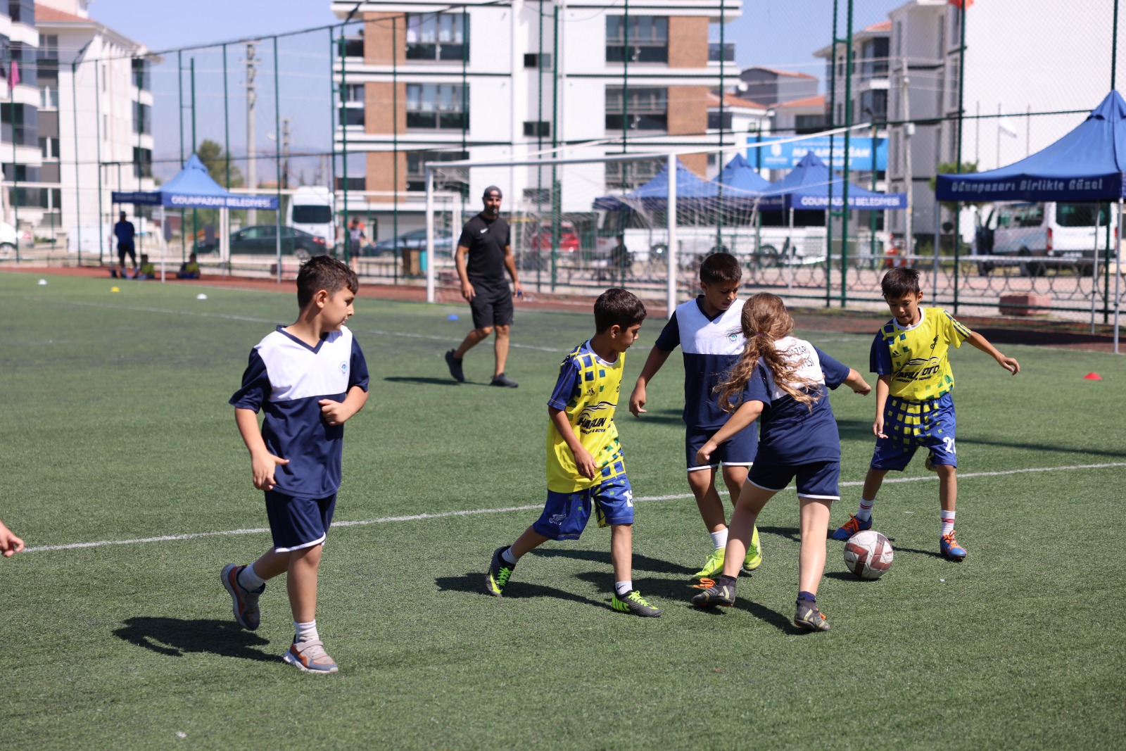 Odunpazarı Belediyesi'nin, çevre bilincini artırmak ve geri dönüşüme dikkat çekmek amacıyla başlattığı "Sporda Dönüşüm Projesi" kapsamında, turnuvada dereceye giren takımlara kendi ürettikleri kupalar verildi. Ayrıca, turnuvada görev alan antrenörlere de teşekkür plaketleri takdim edildi.