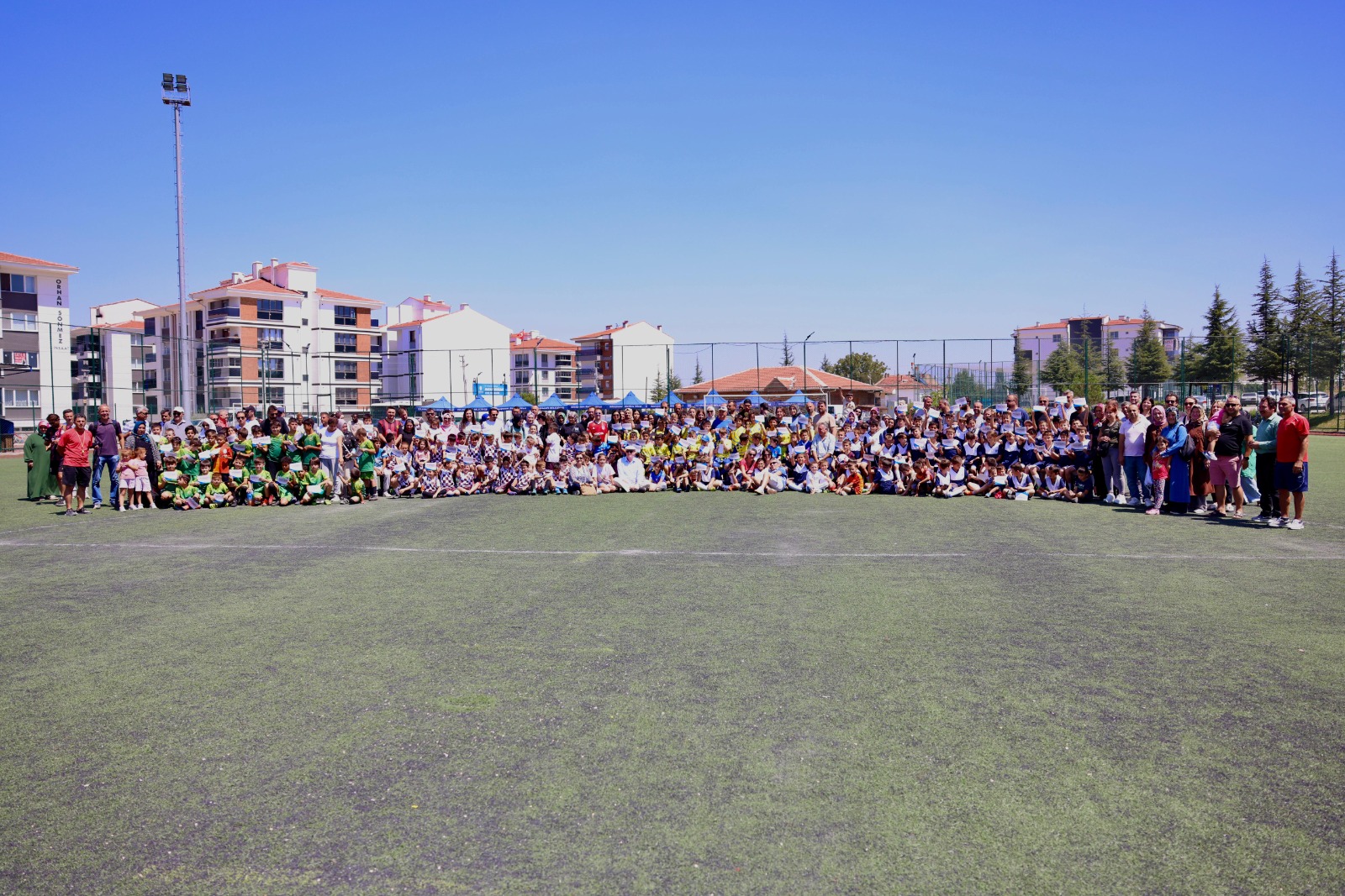 Odunpazarı Belediyesi 30 Ağustos Zafer Kupası müsabakaları, büyük bir coşkuyla gerçekleştirildi. Hasan Doğan Spor Tesisleri'nde yapılan turnuva, Odunpazarı Belediyesi Spor İşleri Müdürlüğü tarafından gerçekleştirildi.