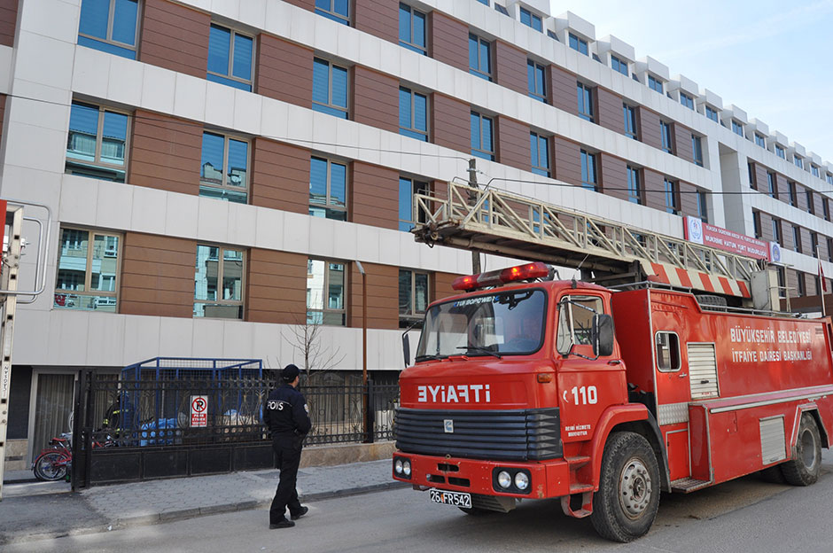 Eskişehir’de bir devlet öğrenci yurdunda meydana gelen yangın paniğe neden oldu.