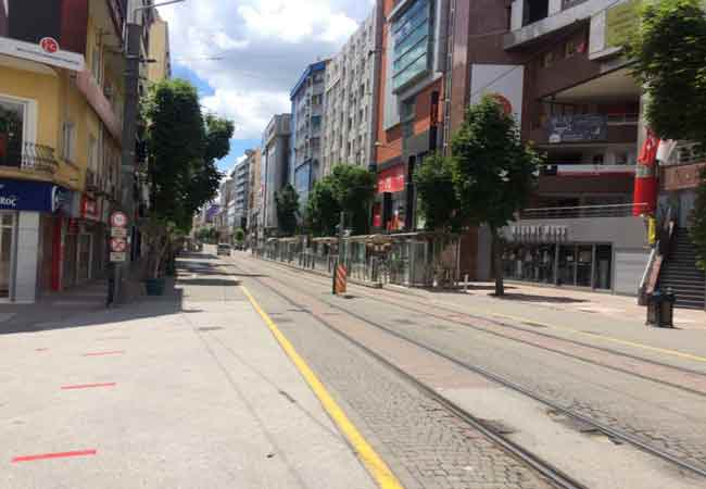 Hamamyolu, Köprübaşı ve İki Eylül caddelerinde yoğunluğu azaltmak amacıyla kurulan polis barikatları kaldırıldı. (Haber ve fotoğraflar: Esra Ünlü)