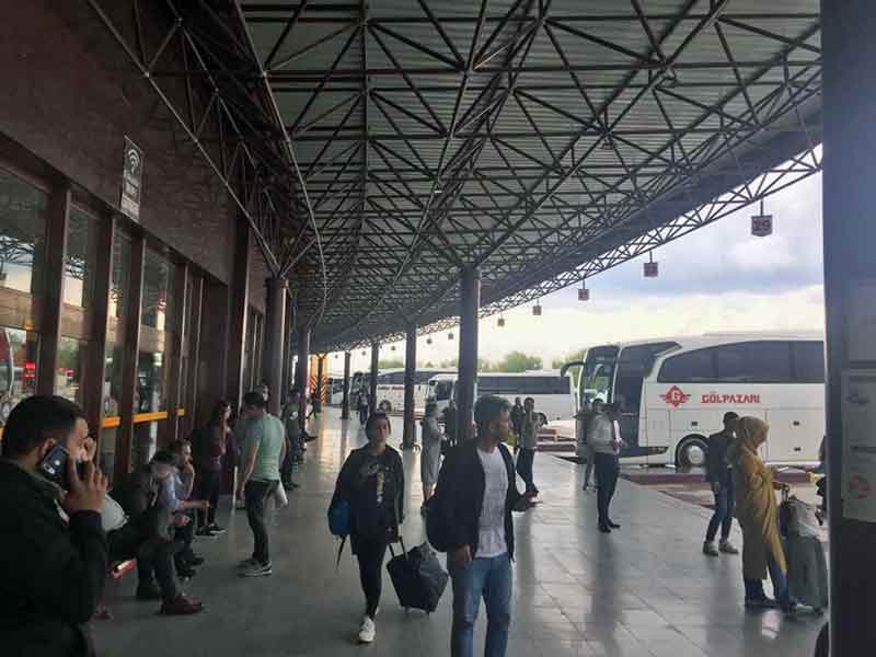 Ramazan Bayramı'nın ardından yoğunluğun azaldığı Eskişehir Otobüs Terminali'nde ulaşım firmaları, hareketliliğin başlaması için yaz tatili dönemini bekliyor.