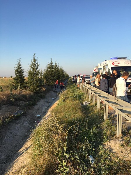 Öte yandan Eskişehir ve Sivrihisar'daki çeşitli hastanelere kaldırılan yaralıların hayati tehlikeleri bulunmazken, jandarma ekipleri olayla ilgili çalışma başlattı. 