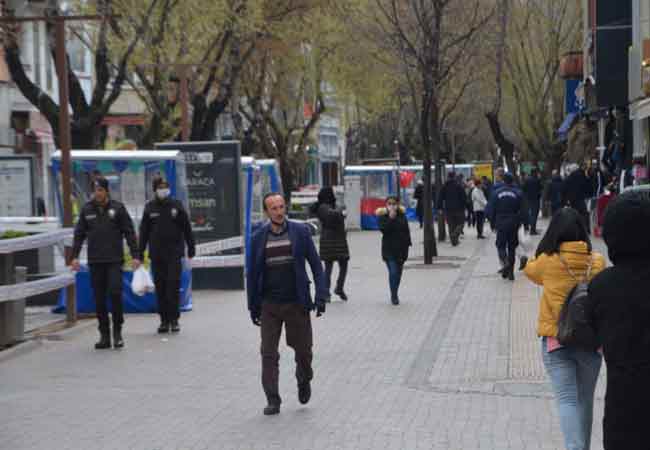  Hafta sonu sokaklarda adeta in cin top oynarken hafta içi ortaya çıkan manzaralar “pes” dedirtti.