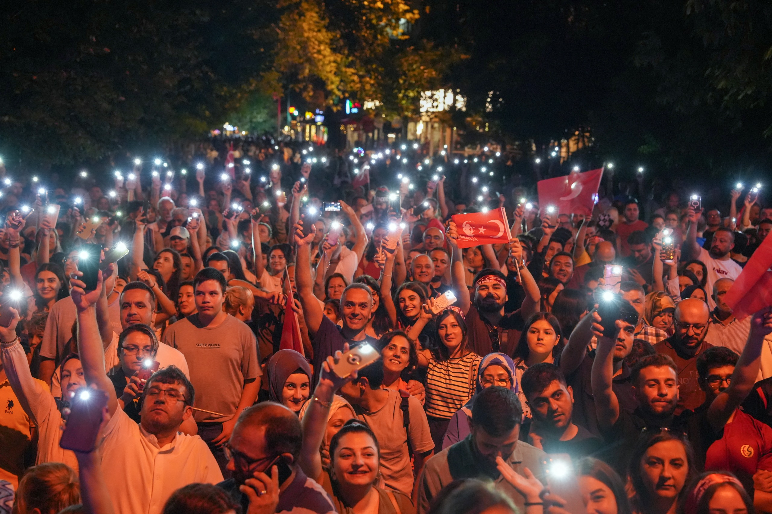 Odunpazarı Belediye Başkanı Kazım Kurt ise konuşmasında Atatürk’e ve Cumhuriyet’e vurgu yaparak 30 Ağustos Zafer Bayramı’nı kutladı.