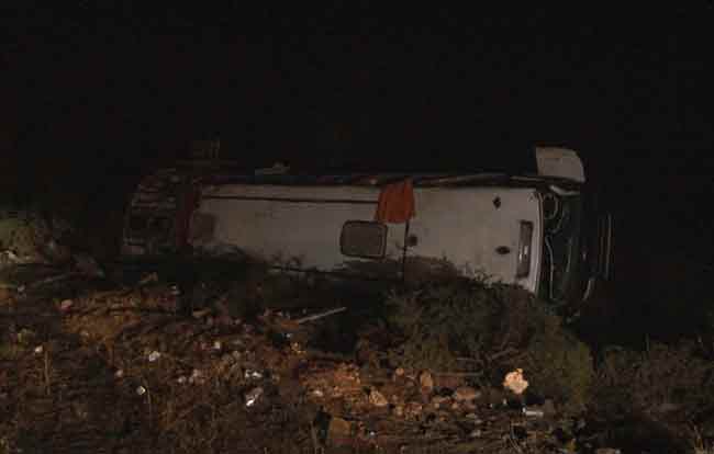 Otobüste sıkışan yaralılar, itfaiye ekiplerinin müdahalesi ile çıkartıldı. Yaralılardan bir tanesi Şehir Hastanesi’ne sevk edilirken, diğer ikisi ise Eskişehir Osmangazi Üniversitesi Tıp Fakültesi Hastanesi’ne (ESOGÜ) kaldırıldı. 