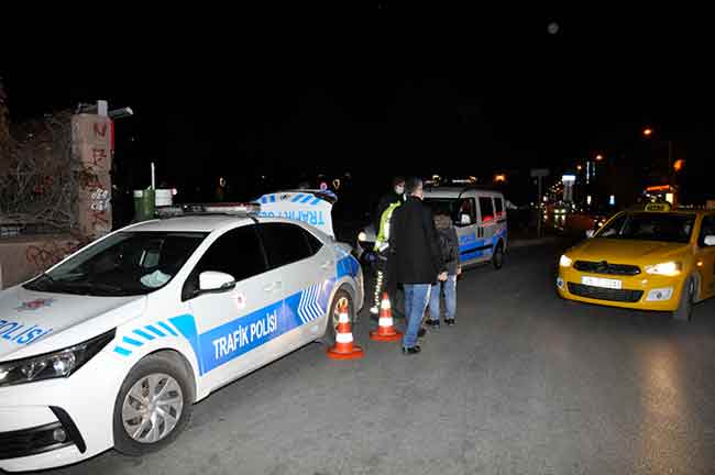 Eskişehir'de ve tüm Türkiye'de uygulanan sokağa çıkma yasağı sonrası Eskişehir’de çekilen görüntüler, kentin adeta hayalet şehre döndüğünü gösteriyor