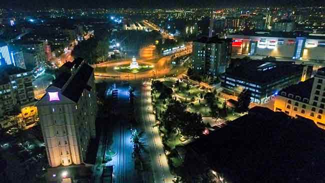 Eskişehir'de ve tüm Türkiye'de uygulanan sokağa çıkma yasağı sonrası Eskişehir’de çekilen görüntüler, kentin adeta hayalet şehre döndüğünü gösteriyor