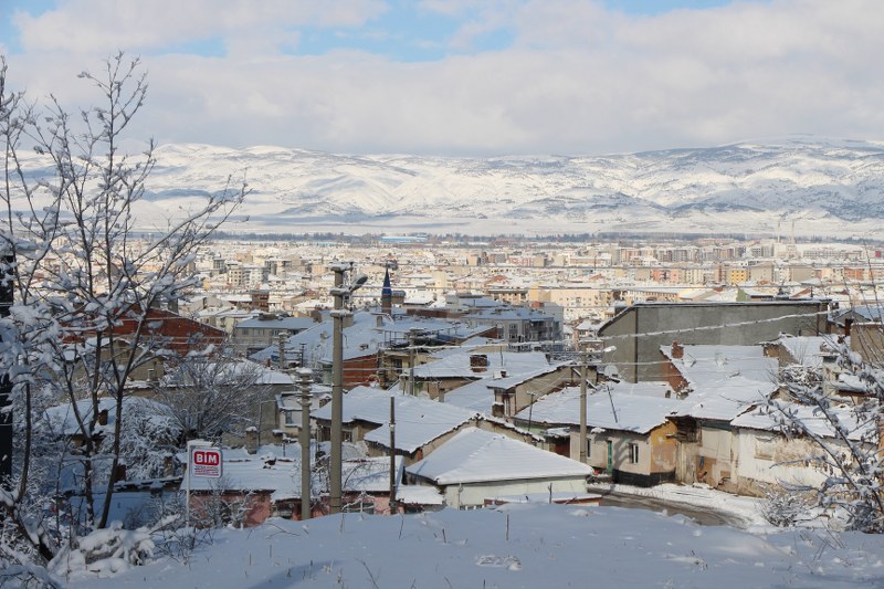 Eskişehir’i önceki gün etkisi altına alan kar yağışı kartpostallık manzaralar ortaya çıkardı. 