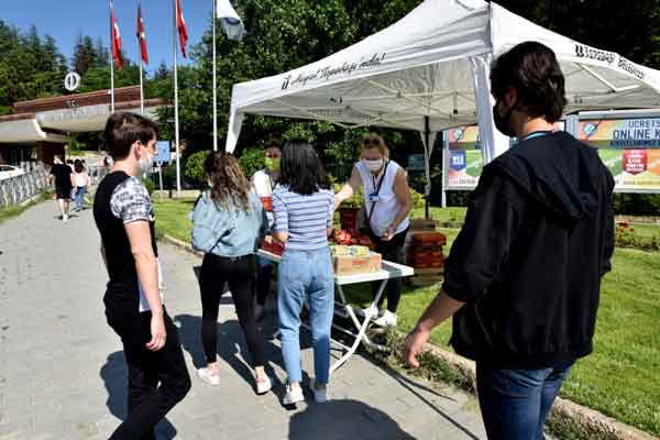 Öğrenci ve veliler de Tepebaşı Belediyesi’ne teşekkürlerini iletti.