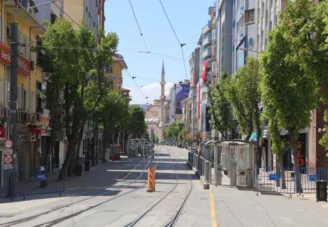 ..., bu yıl yerini boş sokaklara bıraktı. 