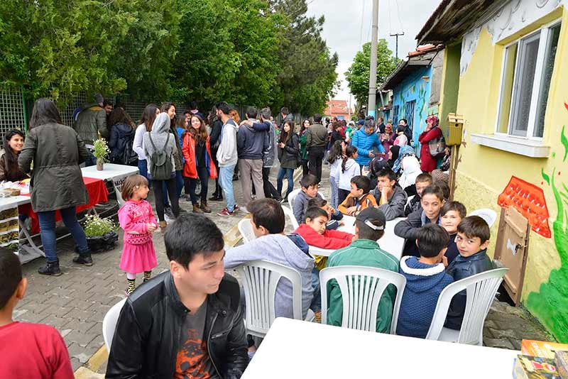 Tepebaşı Belediyesi tarafından desteklenen ve Sakin Okul Derneği önderliğinde oluşturulan Şenlikli Toplum Platformu, Esentepe Mahallesi’nde vatandaşlar ile birlikte keyifli bir etkinliğe daha imza attı. 