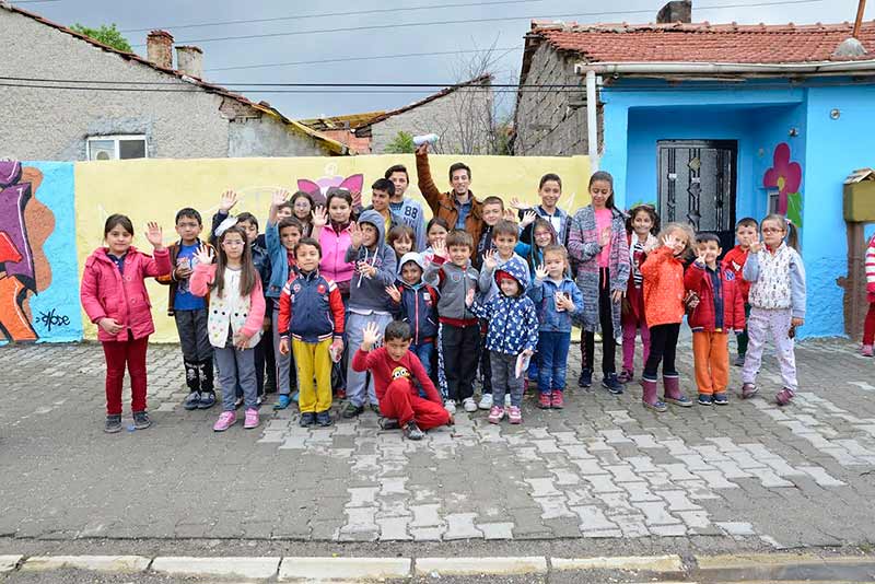 Tepebaşı Belediyesi tarafından desteklenen ve Sakin Okul Derneği önderliğinde oluşturulan Şenlikli Toplum Platformu, Esentepe Mahallesi’nde vatandaşlar ile birlikte keyifli bir etkinliğe daha imza attı. 