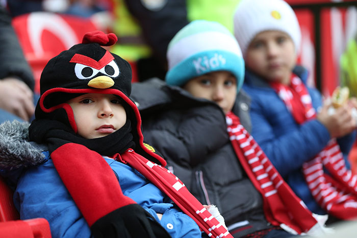 Türkiye ile Moldova hazırlık maçında Yeni Eskişehir Stadında karşılaşıyor. Futbolseverler A Milli takıma destek için stadı doldurdu.