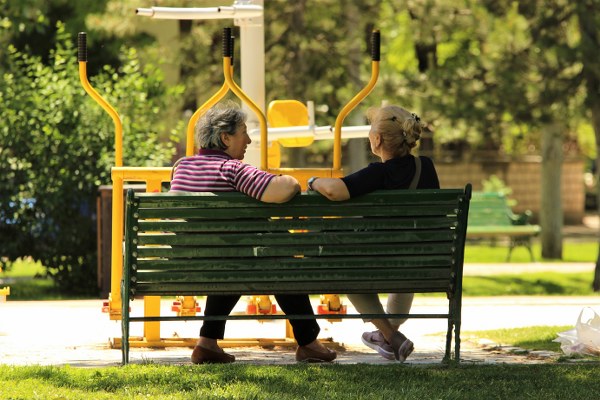 Eskişehir’de son yılların en sıcak bahar mevsimi yaşanırken vatandaşlar soluğu park ve bahçelerde aldı. 