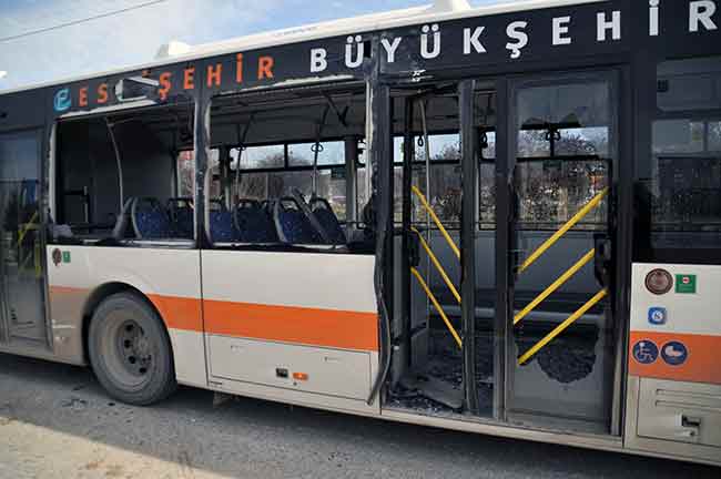 OSB İtfaiye ve ambulansı ise kaza yerinde ki ilk müdahaleyi yaptı. Öte yandan otobüste fazla bir yolcunun olmaması olası facianın önüne geçti.