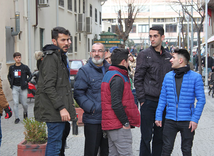 Eskişehir'de 16 yaşındaki kız çocuğuna tramvayda taciz girişiminde bulunduğu iddia edilen şahıs, vatandaşlar tarafından linç edilmek istendi.