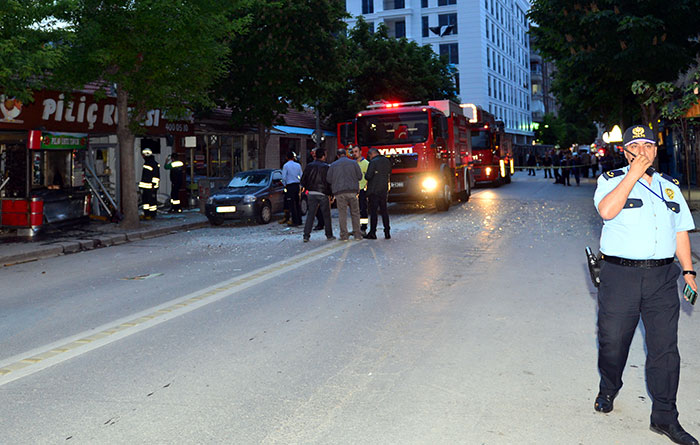 Eskişehir'de kızarmış piliç satan bir dükkanda tüp patladı, 2 kişi yaralandı.