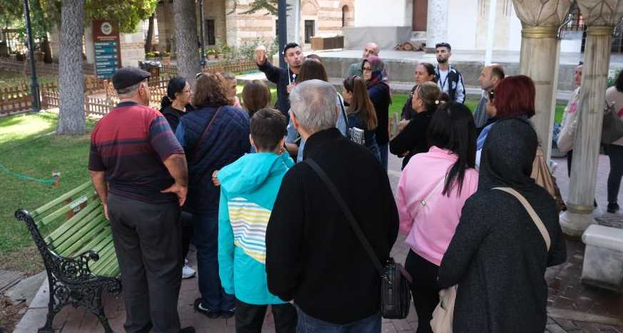 Eskişehir’de bulunan tarihi Odunpazarı Evleri, yılın son sıcak günlerinde turistlerin ilgi odağı oldu.