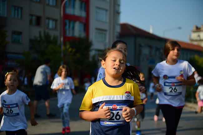 Eskişehir'in düşman işgalinden kurtuluşunun 97. yılı etkinlikleri kapsamında düzenlenen Ford Otosan Eskişehir Yarı Maratonu yapıldı.