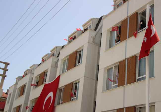 ...Mutlu oldularsa ne mutlu bize. Bu yurdumuzda tamamen yabancı uyruklu öğrencimiz var. Pandemi sebebiyle ülkelerine dönemeyen gençlerimizi misafir ediyoruz... 